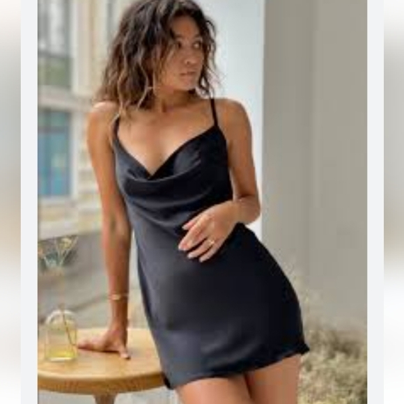 UO Satin dress - Picture 2 of 9